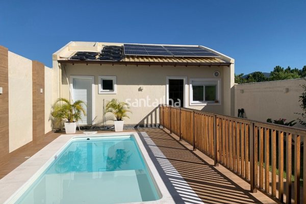 Casa à venda com 175m², 4 quartos, 2 suítes, 2 vagas no bairro Campeche em Florianópolis