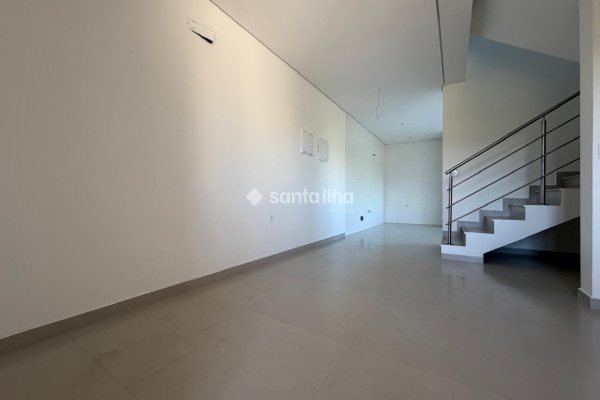 Casa à venda com 138m², 3 quartos, 1 suíte, 1 vaga no bairro Campeche em Florianópolis