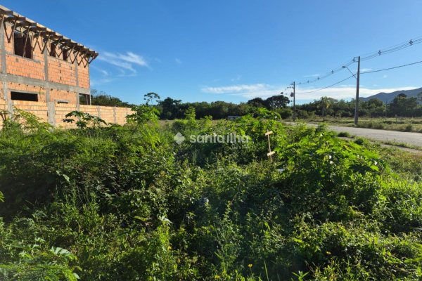 Terreno à venda com 444m², 1 vaga no bairro Carianos em Florianópolis