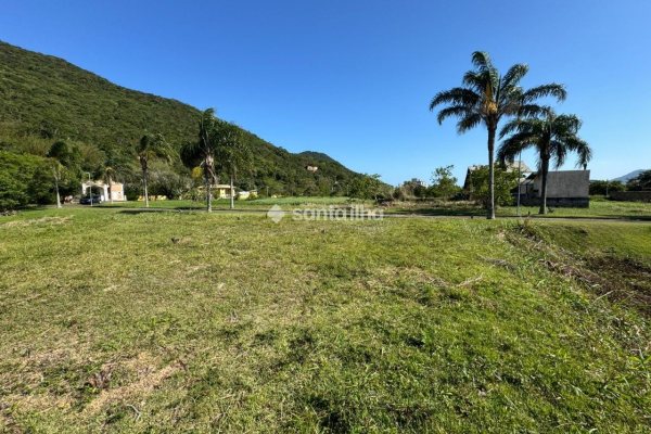 Terreno à venda com 403m² no bairro Pântano do Sul em Florianópolis