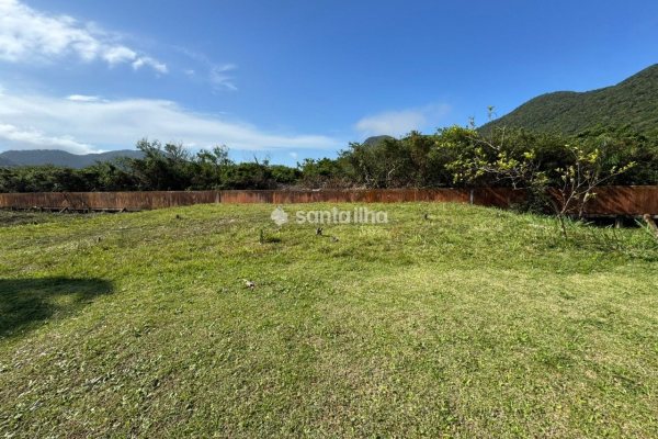 Terreno à venda com 403m² no bairro Pântano do Sul em Florianópolis