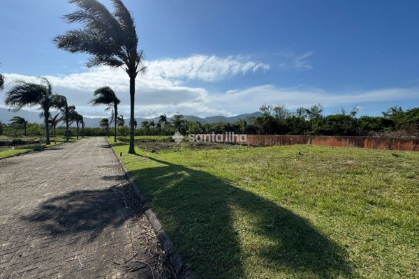 Terreno à venda com 403m² no bairro Pântano do Sul em Florianópolis