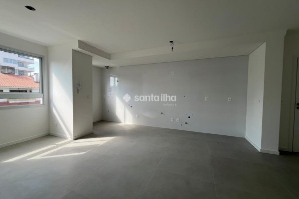 Apartamento à venda com 64m², 2 quartos, 1 suíte, 1 vaga no bairro Coqueiros em Florianópolis
