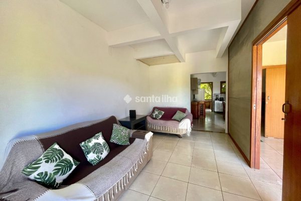 Casa à venda com 140m², 3 quartos, 1 vaga no bairro Armação em Florianópolis