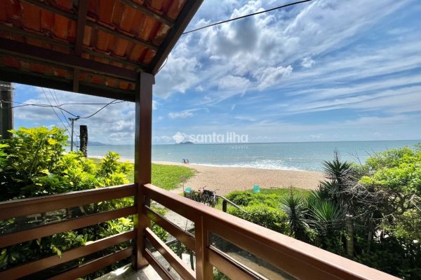 Casa à venda com 140m², 3 quartos, 1 vaga no bairro Armação em Florianópolis