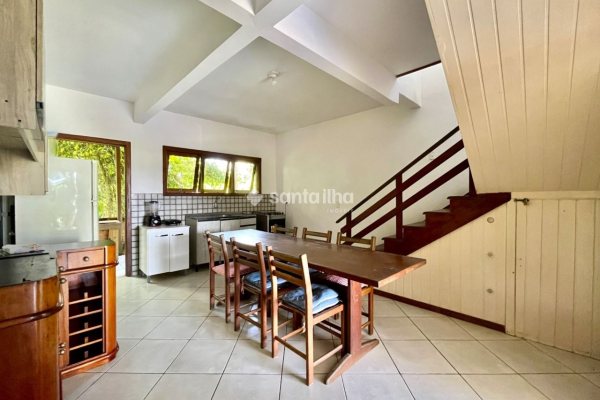 Casa à venda com 140m², 3 quartos, 1 vaga no bairro Armação em Florianópolis