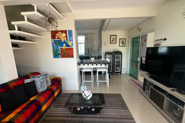 Casa à venda com 129m², 3 quartos, 1 suíte, 2 vagas no bairro Campeche em Florianópolis
