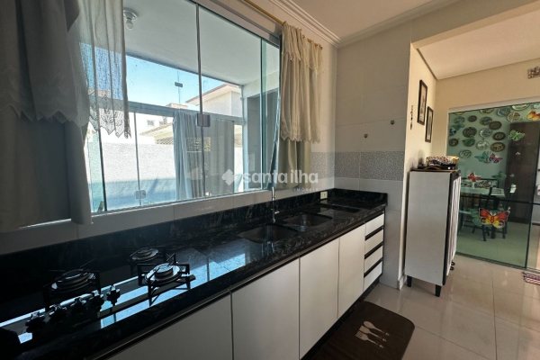 Casa à venda com 129m², 3 quartos, 1 suíte, 2 vagas no bairro Campeche em Florianópolis