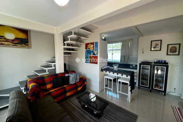 Casa à venda com 129m², 3 quartos, 1 suíte, 2 vagas no bairro Campeche em Florianópolis