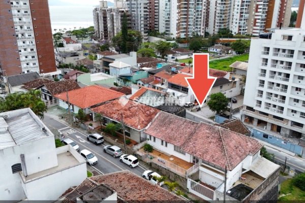Terreno à venda com 282m² no bairro Agronômica em Florianópolis