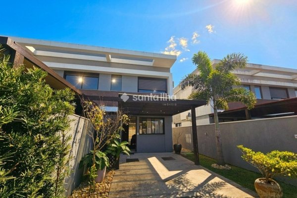 Casa à venda com 137m², 3 quartos, 1 suíte, 2 vagas no bairro Campeche em Florianópolis