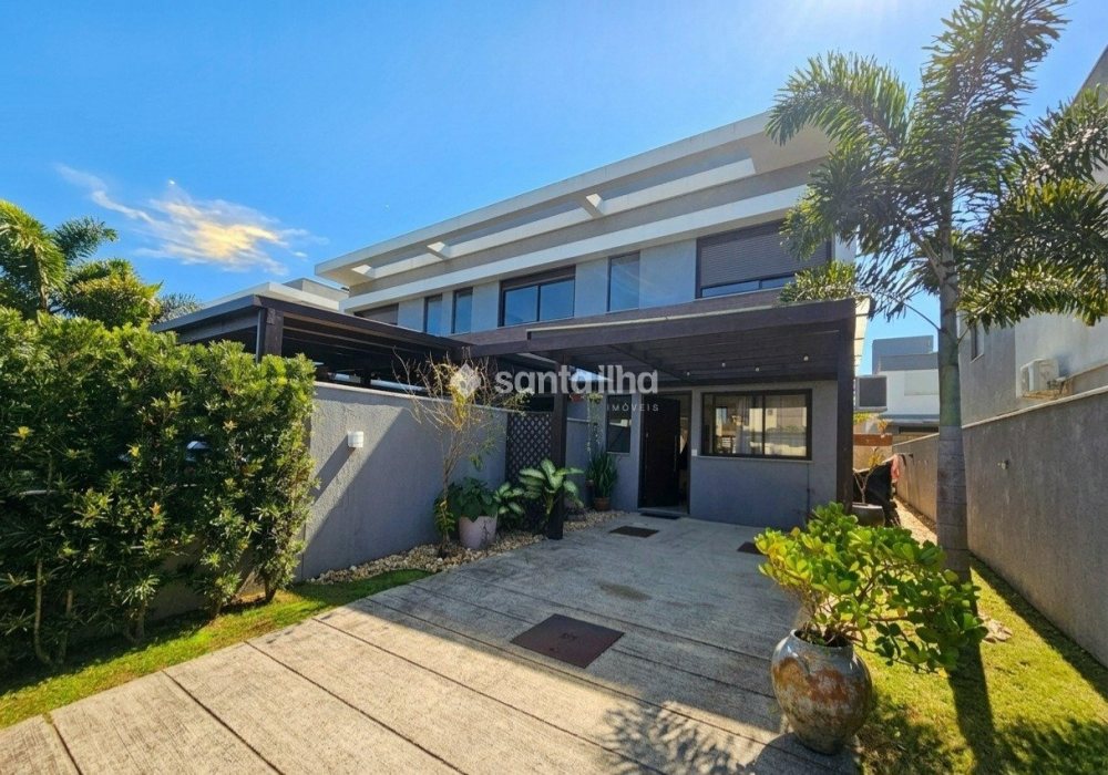 Casa à venda com 137m², 3 quartos, 1 suíte, 2 vagas no bairro Campeche em Florianópolis - Foto 1