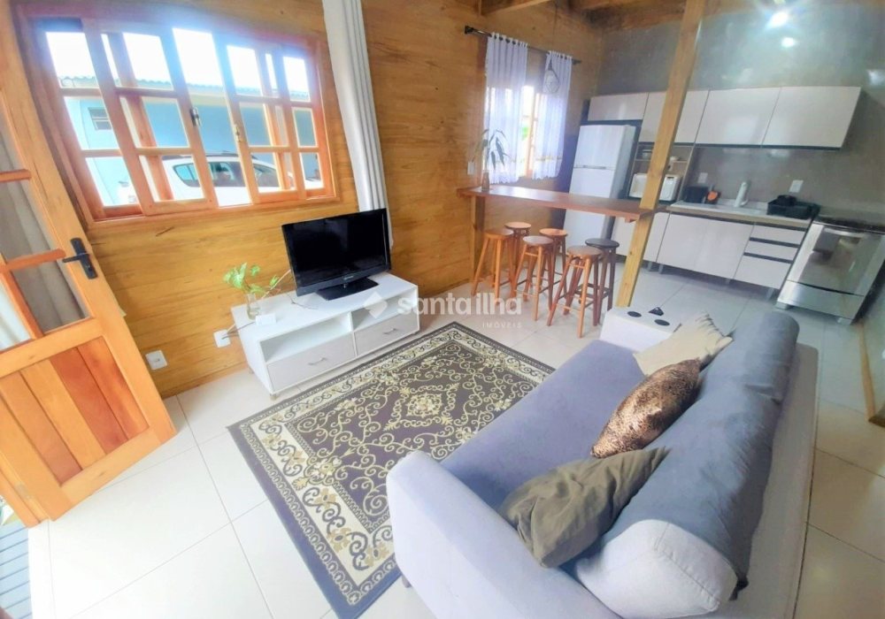 Casa para alugar com 65m², 2 quartos, 1 vaga no bairro Campeche em Florianópolis - Foto 1