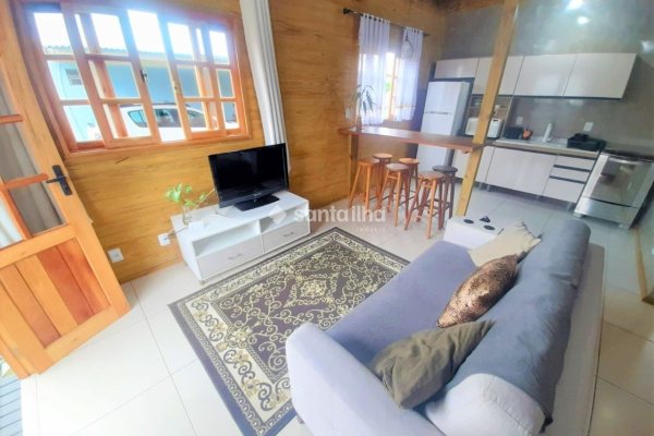 Casa para alugar com 65m², 2 quartos, 1 vaga no bairro Campeche em Florianópolis