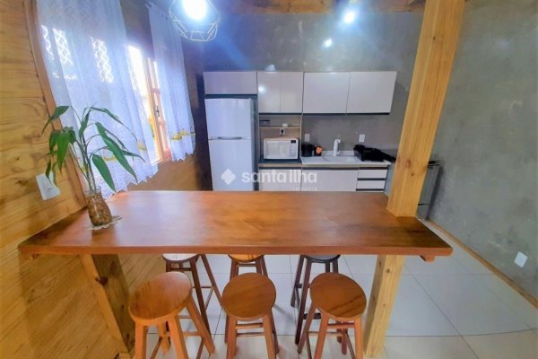 Casa para alugar com 65m², 2 quartos, 1 vaga no bairro Campeche em Florianópolis
