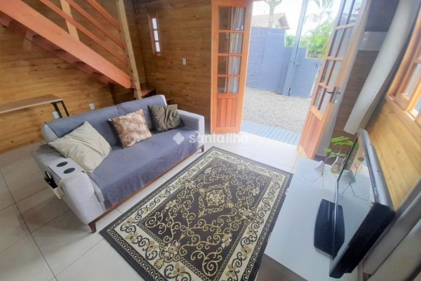Casa para alugar com 65m², 2 quartos, 1 vaga no bairro Campeche em Florianópolis