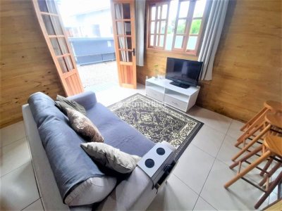 Casa para alugar com 65m², 2 quartos, 1 vaga no bairro Campeche em Florianópolis - Foto 2