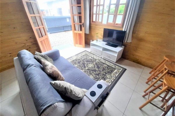 Casa para alugar com 65m², 2 quartos, 1 vaga no bairro Campeche em Florianópolis