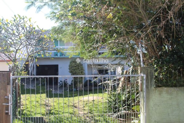 Casa à venda com 134m², 5 quartos, 1 suíte, 2 vagas no bairro Campeche em Florianópolis