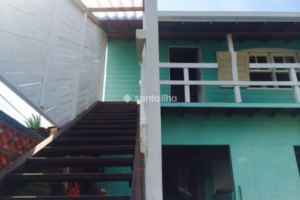 Casa à venda com 134m², 5 quartos, 1 suíte, 2 vagas no bairro Campeche em Florianópolis