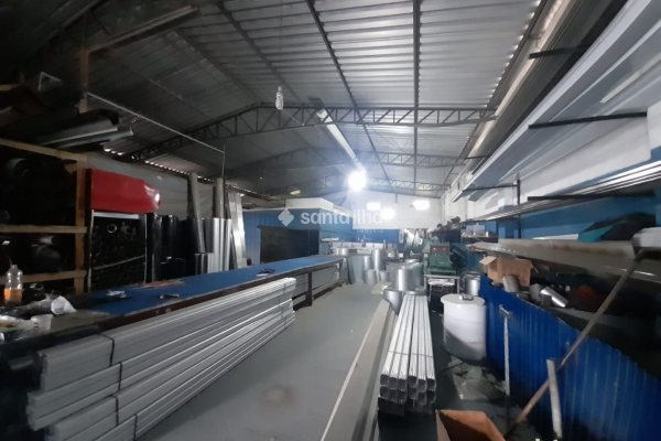 Galpão para alugar ou comprar com 300m², 4 vagas no bairro Ribeirão da Ilha em Florianópolis