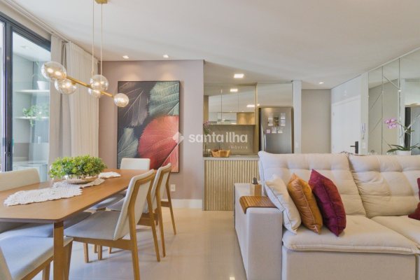 Apartamento à venda com 87m², 2 quartos, 2 suítes, 2 vagas no bairro Agronômica em Florianópolis