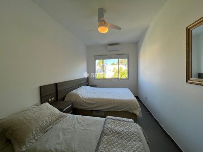 Casa para alugar com 129m², 3 quartos, 1 suíte, 2 vagas no bairro Campeche em Florianópolis - Foto 31