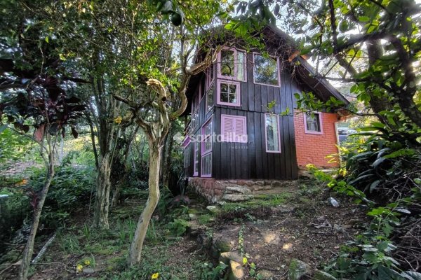 Casa à venda com 50m², 1 quarto, 2 vagas no bairro Pântano do Sul em Florianópolis