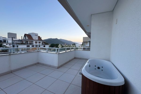 Cobertura à venda com 83m², 1 quarto, 1 vaga no bairro Campeche em Florianópolis