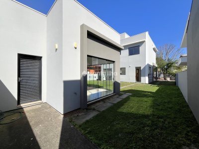 Casa para alugar ou comprar com 199m², 4 quartos, 1 suíte, 4 vagas no bairro Campeche em Florianópolis - Foto 40