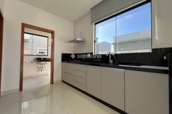 Casa para alugar ou comprar com 199m², 4 quartos, 1 suíte, 4 vagas no bairro Campeche em Florianópolis