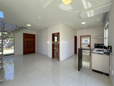 Casa para alugar ou comprar com 199m², 4 quartos, 1 suíte, 4 vagas no bairro Campeche em Florianópolis - Foto 3