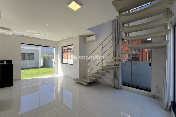 Casa para alugar ou comprar com 199m², 4 quartos, 1 suíte, 4 vagas no bairro Campeche em Florianópolis