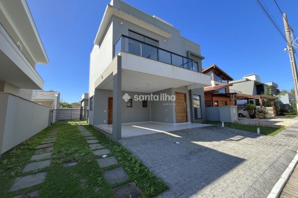 Casa para alugar ou comprar com 199m², 4 quartos, 1 suíte, 4 vagas no bairro Campeche em Florianópolis