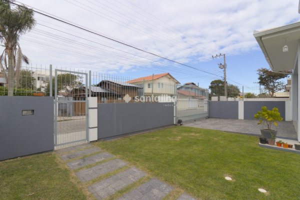 Casa à venda com 250m², 4 quartos, 2 suítes, 2 vagas no bairro Campeche em Florianópolis