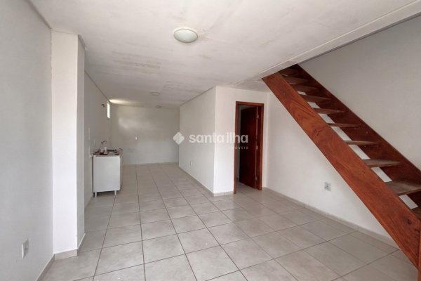 Casa para alugar com 61m², 2 quartos, 1 vaga no bairro Campeche em Florianopolis