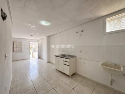 Casa para alugar com 61m², 2 quartos, 1 vaga no bairro Campeche em Florianopolis - Foto 3