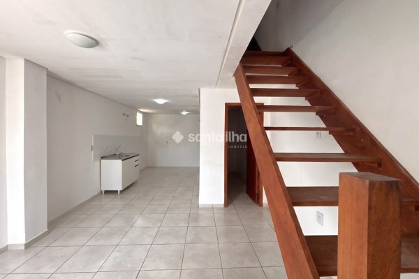 Casa para alugar com 61m², 2 quartos, 1 vaga no bairro Campeche em Florianopolis