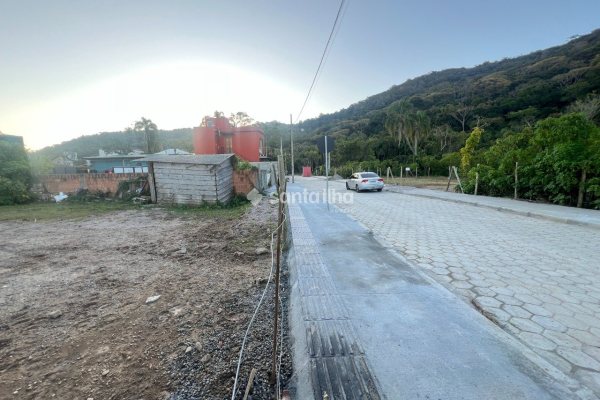 Terreno à venda com 468m² no bairro Rio Tavares em Florianópolis