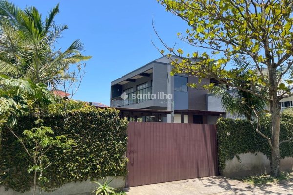 Casa em Condomínio à venda com 225m², 5 quartos, 1 suíte, 3 vagas no bairro Campeche em Florianópolis