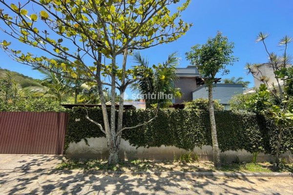 Casa em Condomínio à venda com 225m², 5 quartos, 1 suíte, 3 vagas no bairro Campeche em Florianópolis