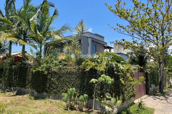 Casa em Condomínio à venda com 225m², 5 quartos, 1 suíte, 3 vagas no bairro Campeche em Florianópolis