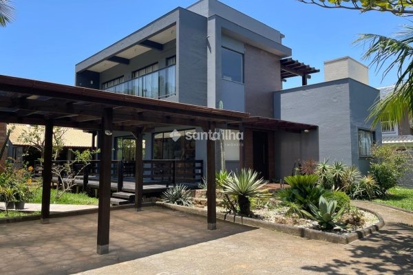 Casa em Condomínio à venda com 225m², 5 quartos, 1 suíte, 3 vagas no bairro Campeche em Florianópolis