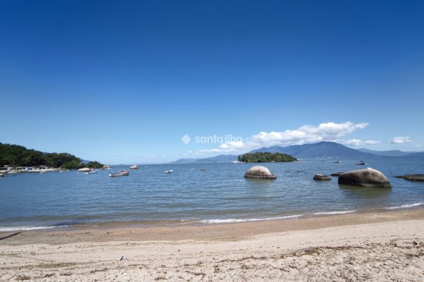 Casa à venda com 230m², 4 quartos, 1 suíte, 2 vagas no bairro Tapera em Florianópolis