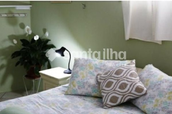Sobrado à venda com 300m², 8 quartos, 1 suíte, 3 vagas no bairro Costeira do Pirajubaé em Florianópolis