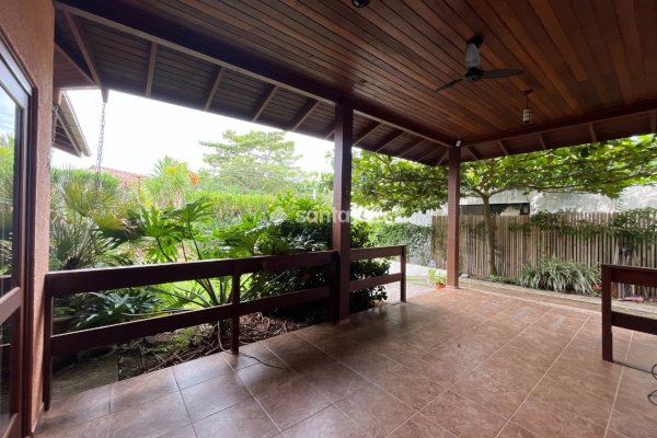 Casa em Condomínio para alugar ou comprar com 320m², 5 quartos, 5 suítes, 4 vagas no bairro Rio Tavares em Florianópolis