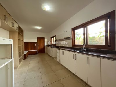 Casa em Condomínio para alugar ou comprar com 320m², 5 quartos, 5 suítes, 4 vagas no bairro Rio Tavares em Florianópolis - Foto 29
