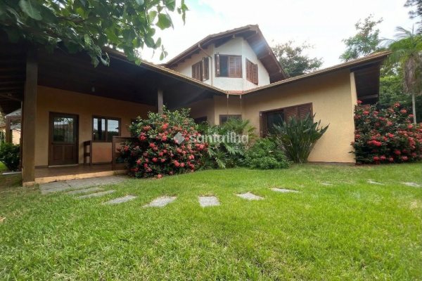 Casa em Condomínio para alugar ou comprar com 320m², 5 quartos, 5 suítes, 4 vagas no bairro Rio Tavares em Florianópolis