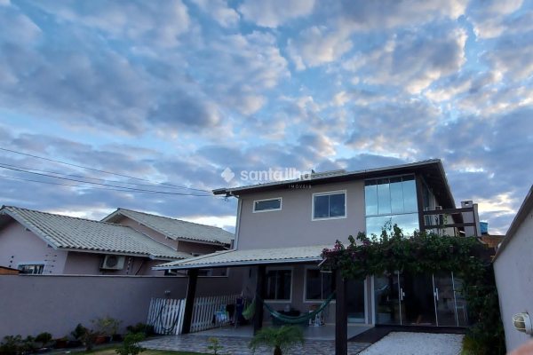 Casa à venda com 168m², 3 quartos, 1 suíte, 2 vagas no bairro Campeche em Florianópolis