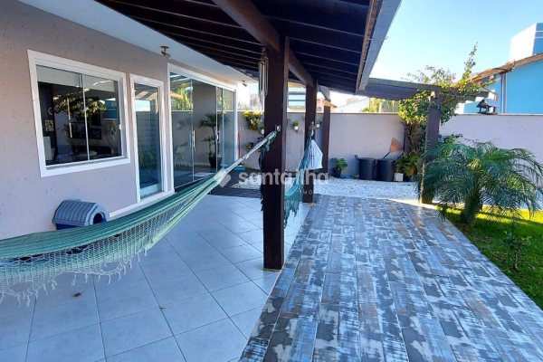 Casa à venda com 168m², 3 quartos, 1 suíte, 2 vagas no bairro Campeche em Florianópolis